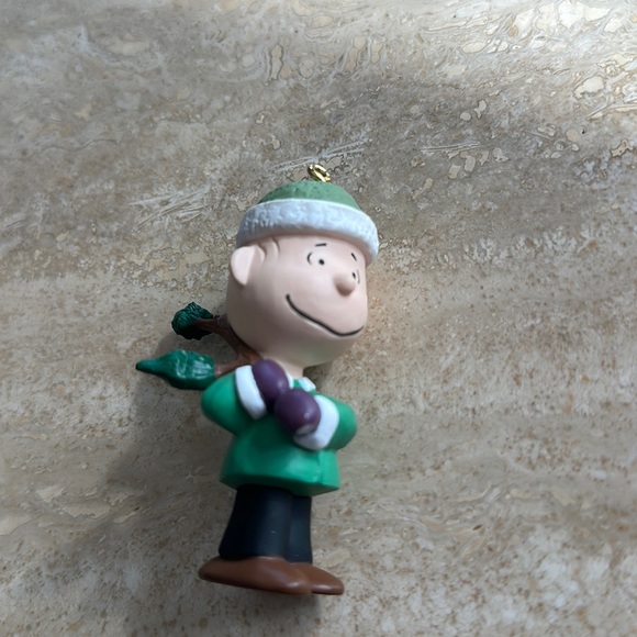 Hallmark Keepsake Linus Ornament 4th in set of 5 collectible A Snoopy Christmas - Picture 4 of 12